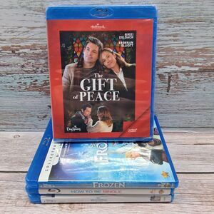 Lot of 4 Blu-ray Movies Frozen Mary Poppins Returns How To Be Single Gift Of Pea